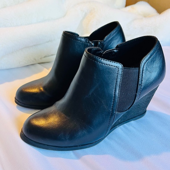 Dr. Scholl's Shoes - Dr. Scholl's Black Wedge Ankle Booties 7